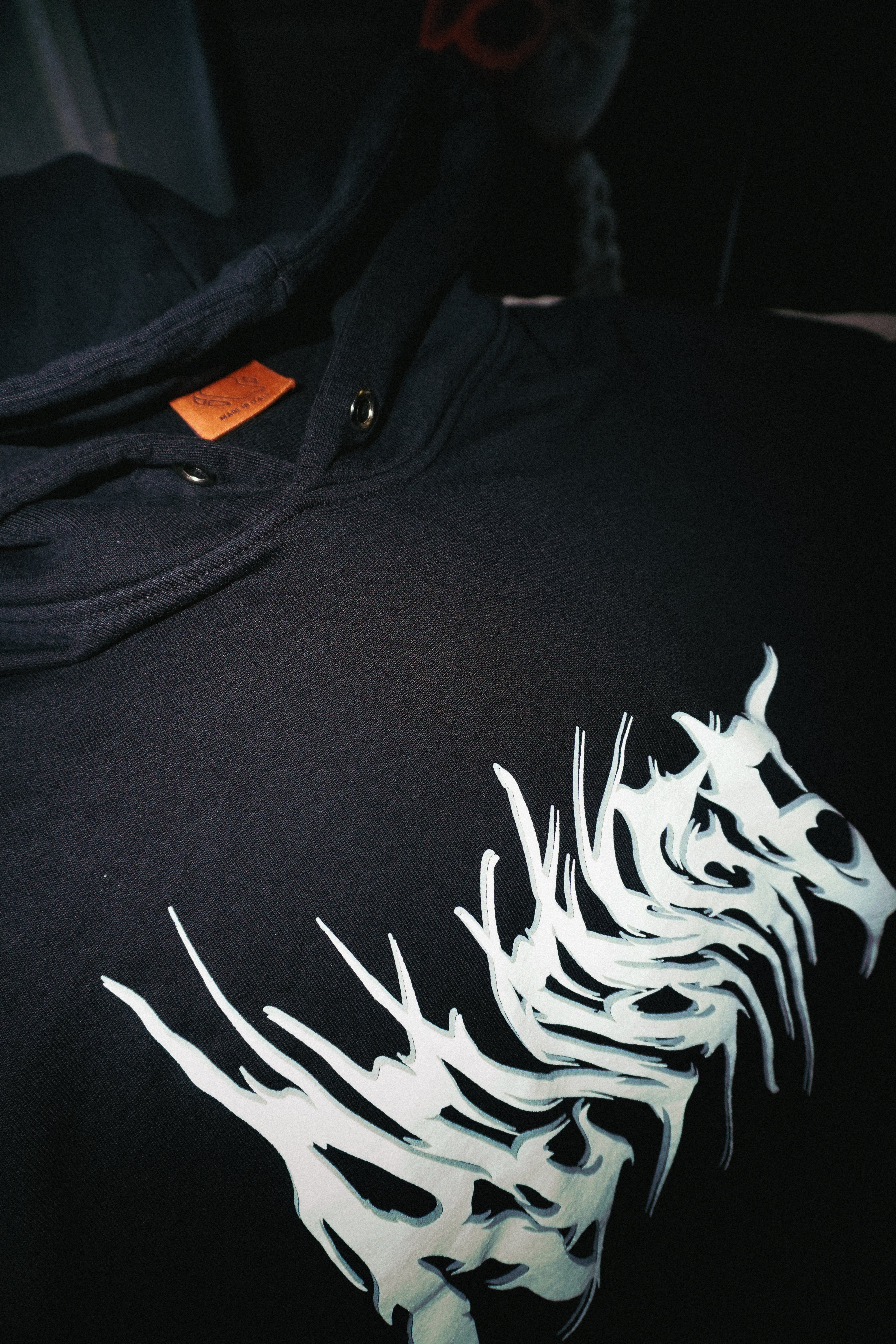 DISTORT HOODIE CON STAMPA SERIGRAFICA (Regular Fit)