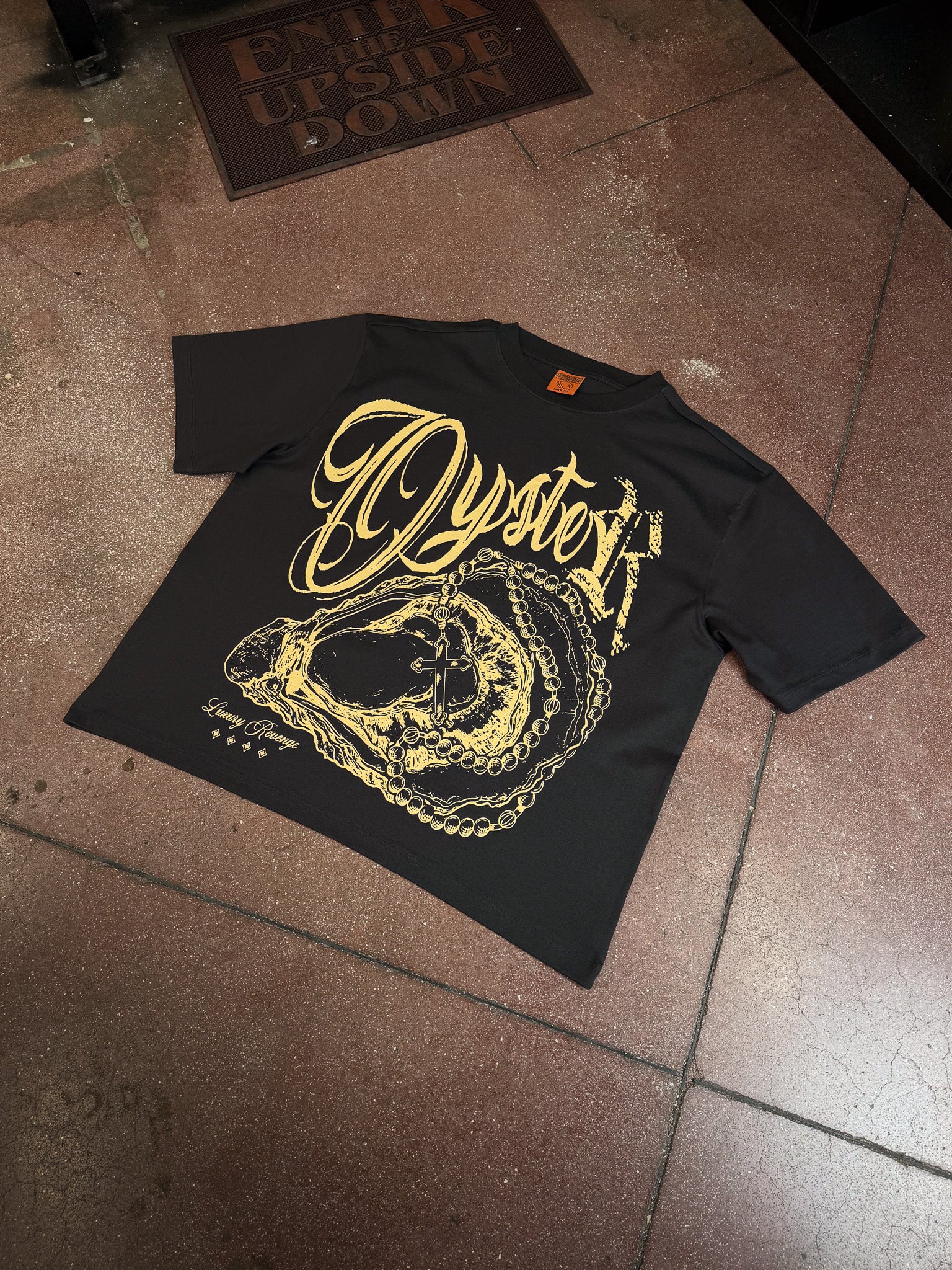 OYSTER TEE