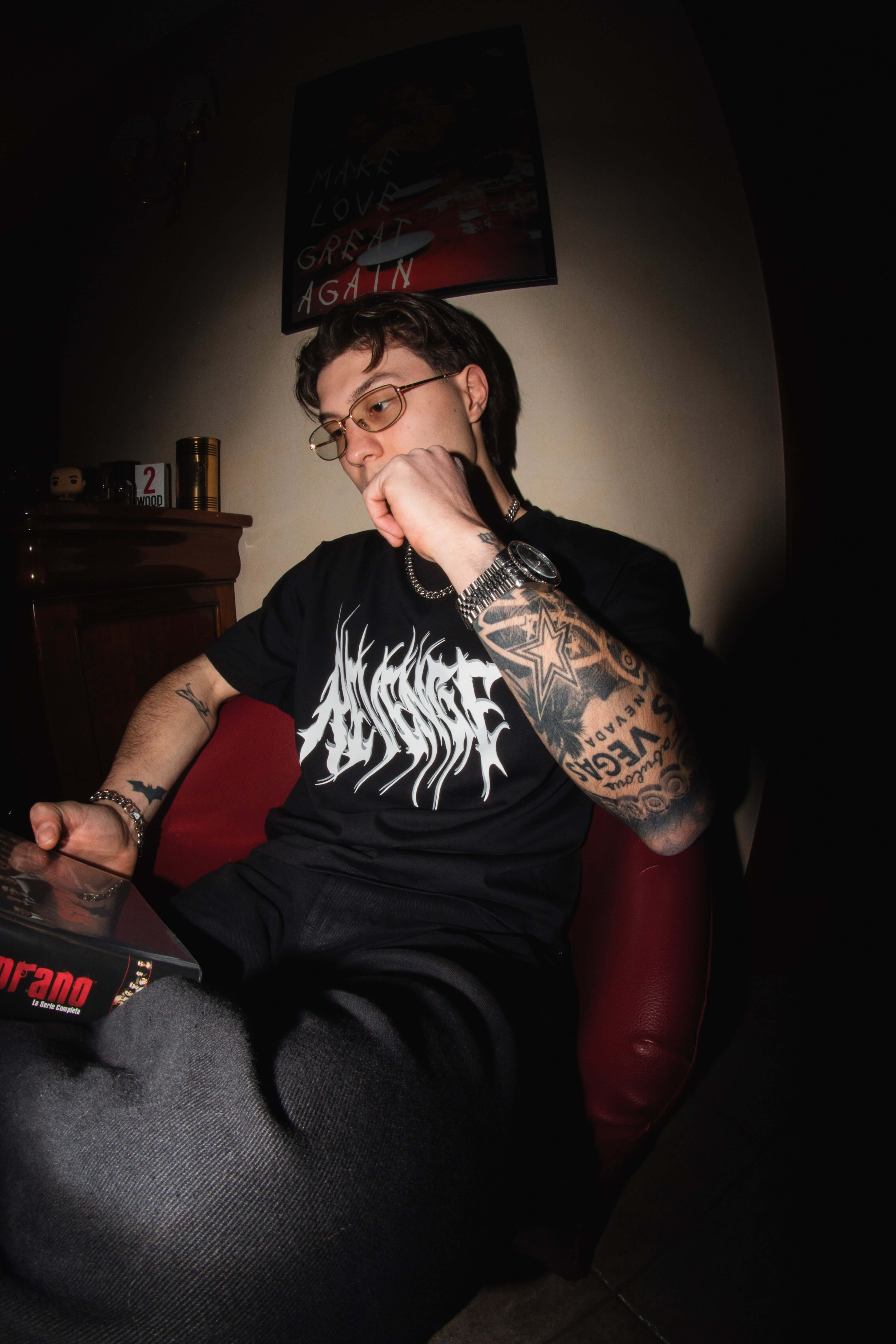 DISTORT REVENGE TEE CON STAMPA SERIGRAFICA BLACK