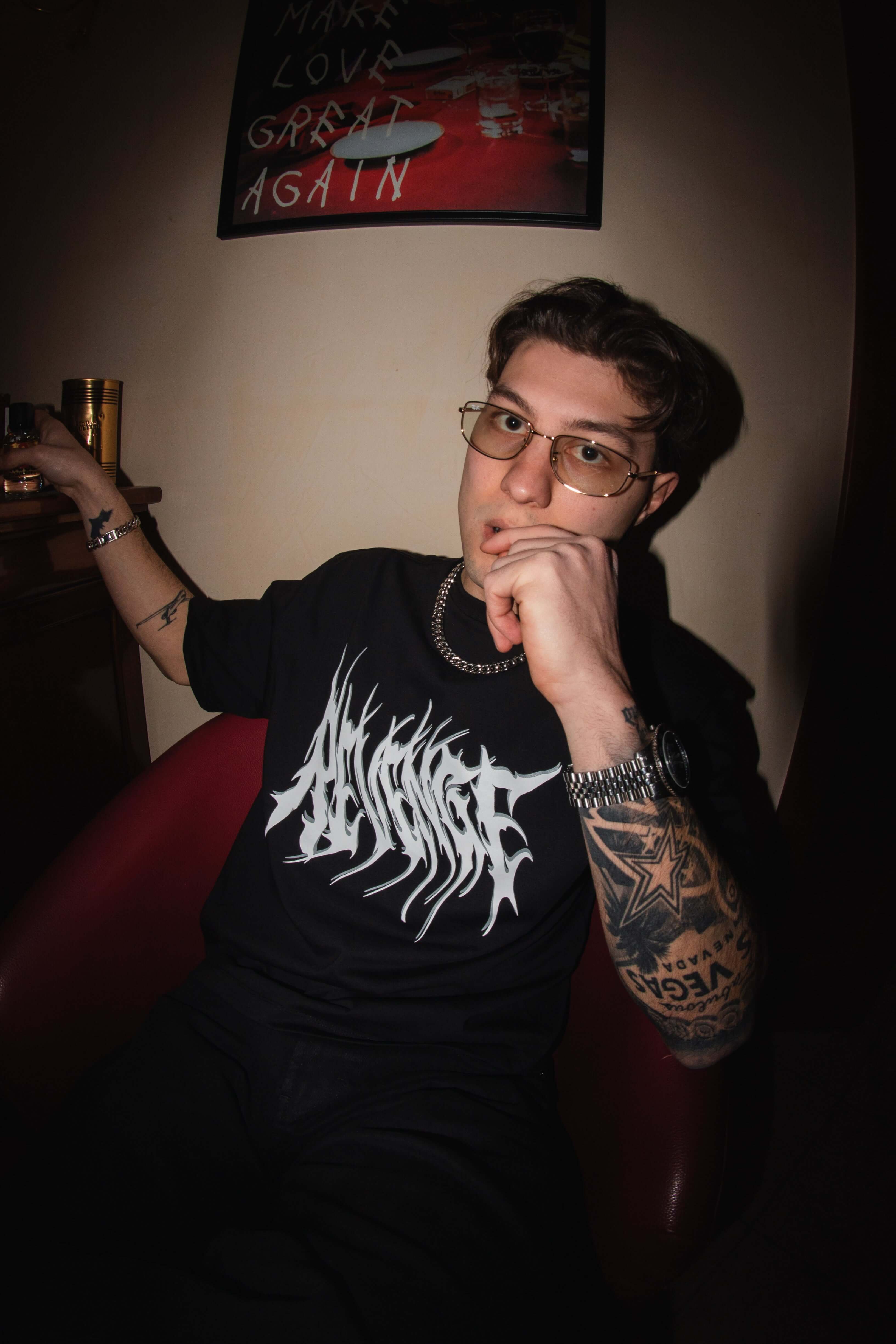 DISTORT REVENGE TEE CON STAMPA SERIGRAFICA BLACK