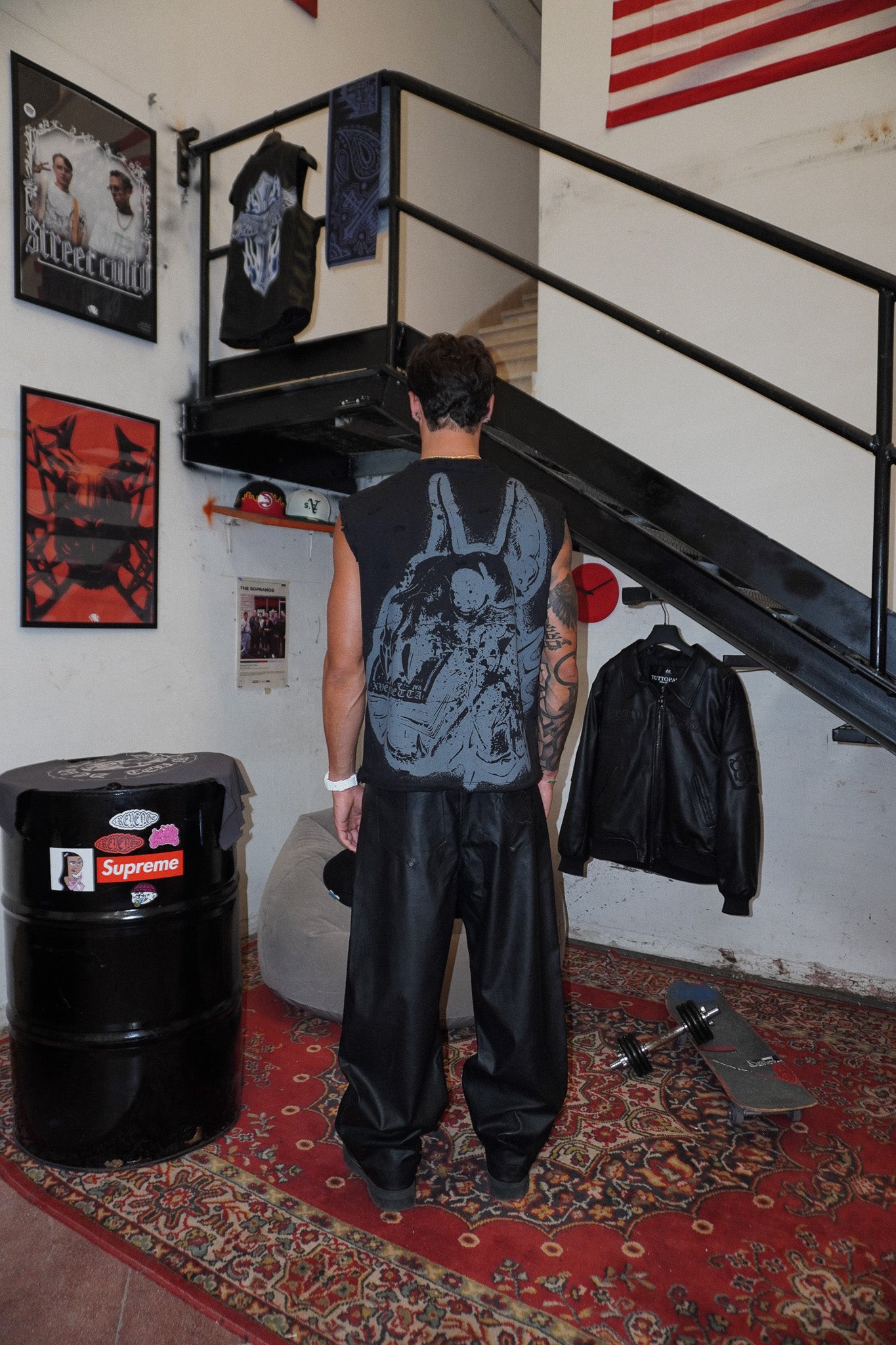 BITING SLEEVELESS BLACK (Summer Bestseller)